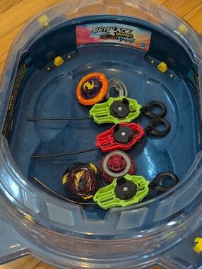 Beyblade Burst Quad Strike With accessories